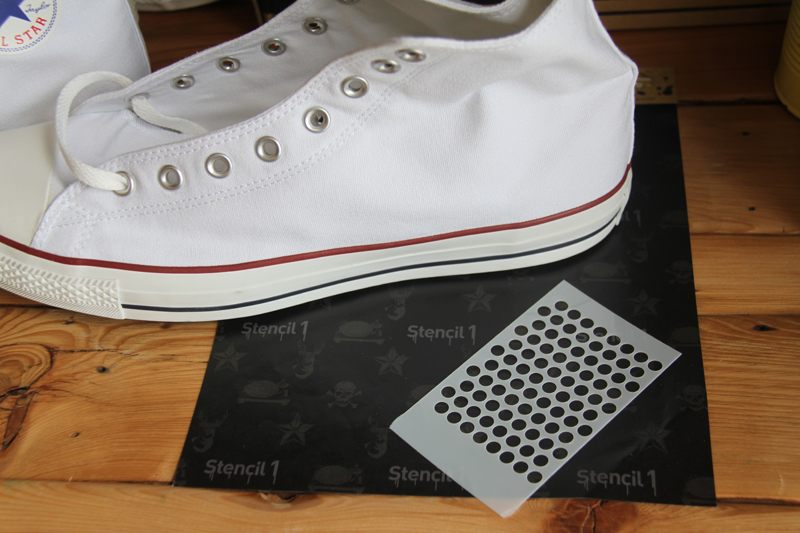 Stencil1_dots_Converse_1